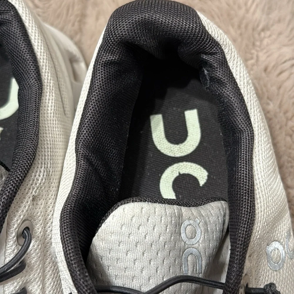 On Cloud Women’s Running Shoes 8.5 - Picture 6 of 9